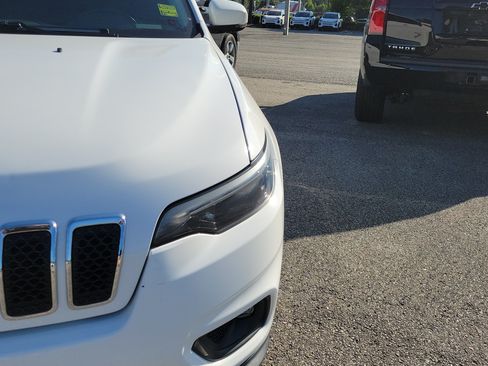 Used 2020 Jeep Cherokee Latitude Plus w/ Cold Weather Group FWD image 3