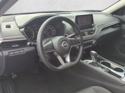 Used 2024 Nissan Altima 2.5 SV image 9