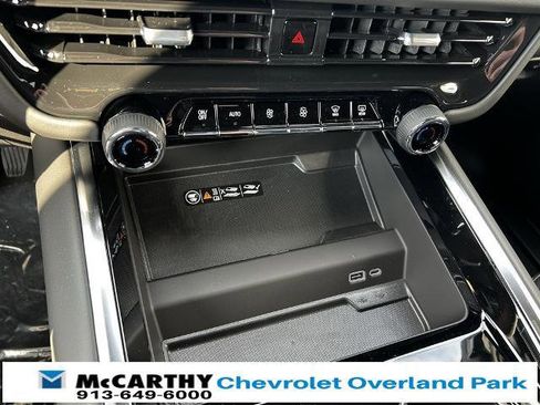 New 2025 Chevrolet Suburban Premier image 15