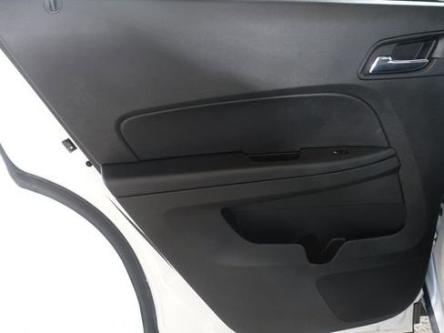 Used 2017 Chevrolet Equinox LT w/ Convenience Package FWD image 18