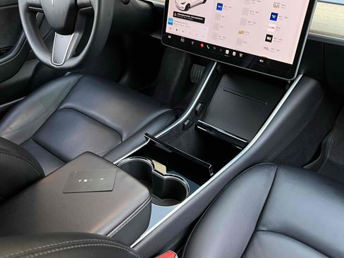 Used 2020 Tesla Model 3 Standard Range Plus image 40