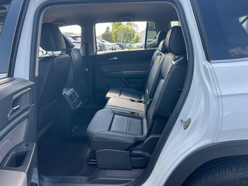 Certified 2023 Volkswagen Atlas SE w/ Black Wheel Package FWD image 32