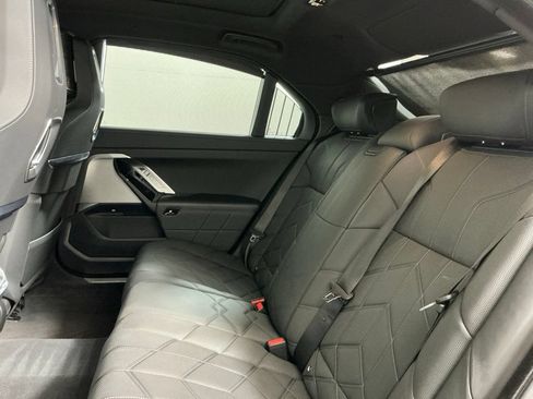 Used 2024 BMW i7 xDrive60 AWD/4WD image 26