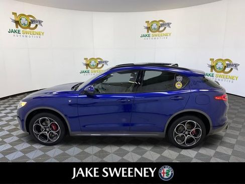 Used 2023 Alfa Romeo Stelvio Ti AWD/4WD image 6