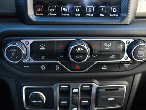 Used 2023 Jeep Gladiator Overland image 25