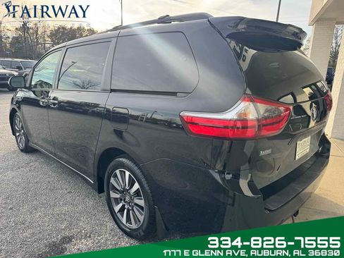 Used 2020 Toyota Sienna Limited Premium w/ Carpet Mat Package image 8