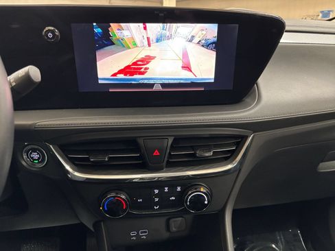 Used 2025 Buick Encore GX Preferred AWD/4WD image 17
