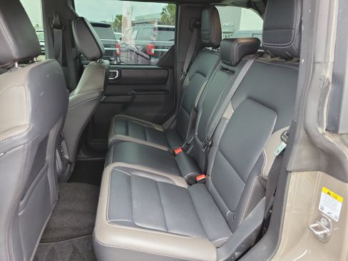 Used 2025 Ford Bronco Outer Banks w/ Sasquatch Package image 24