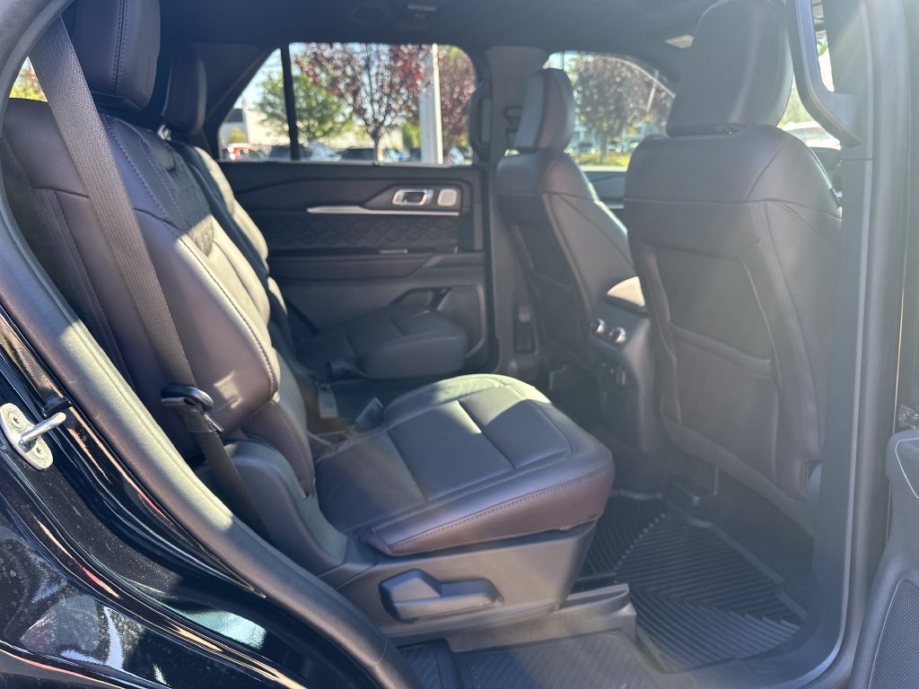 Used 2025 Ford Explorer Platinum w/ Ultimate Package AWD/4WD image 17
