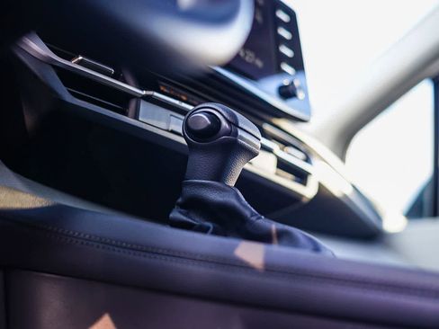 Used 2024 Toyota Sienna LE image 20