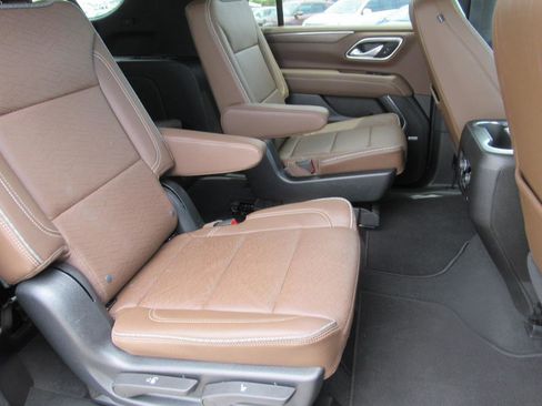 Used 2022 Chevrolet Suburban High Country image 33