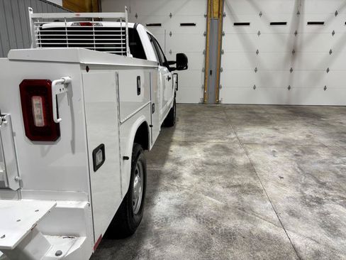 Used 2022 Ford F250 XL w/ Power Equipment Group AWD/4WD image 10