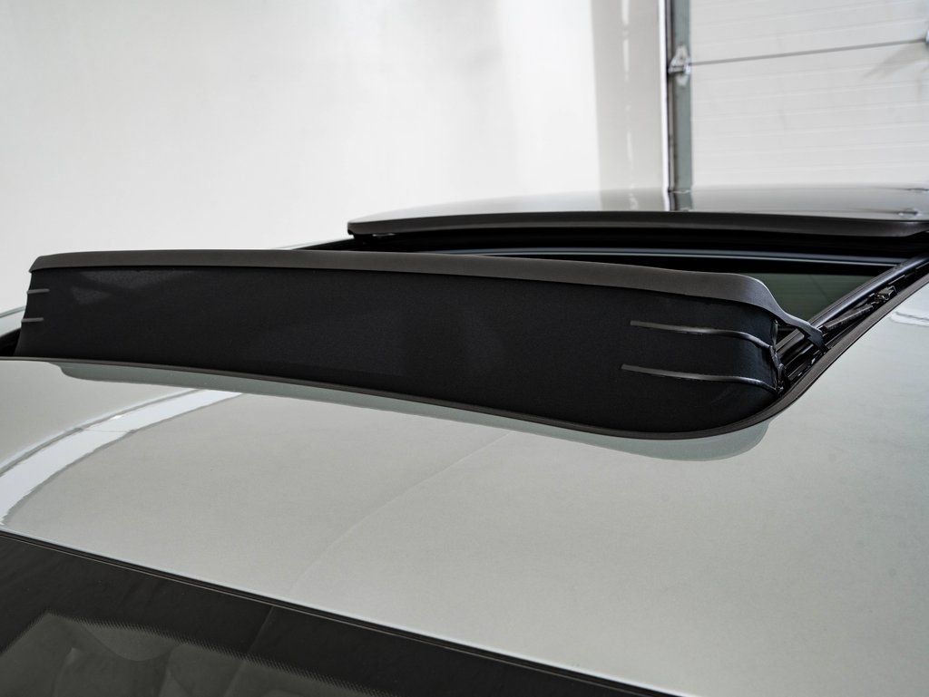 Certified 2025 Porsche Macan AWD/4WD image 14