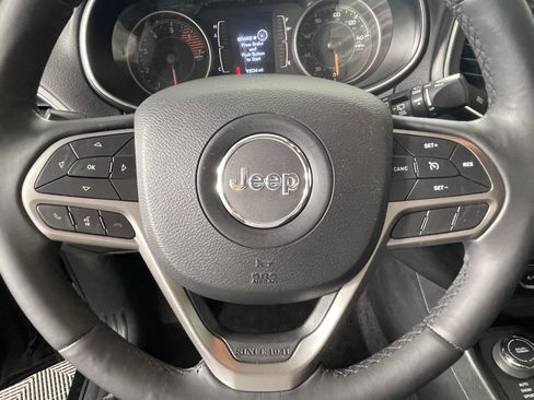 Used 2019 Jeep Cherokee Latitude Plus AWD/4WD image 16