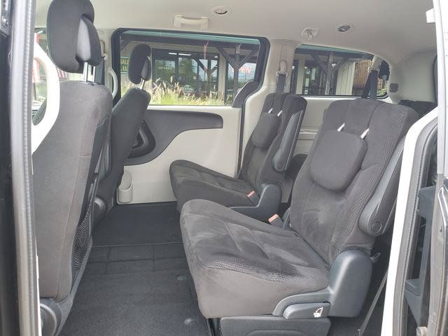 Used 2016 Dodge Grand Caravan SXT FWD image 12