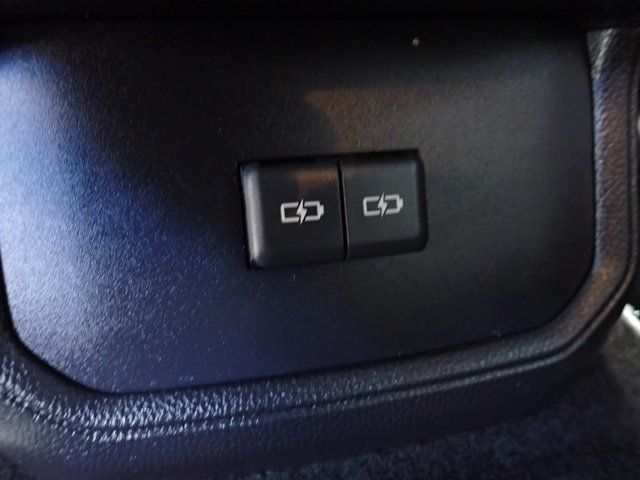 Used 2023 Toyota Highlander XLE AWD/4WD image 12