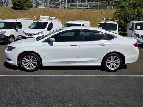 Used 2015 Chrysler 200 Limited FWD image 4