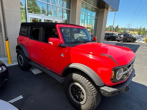 Used 2023 Ford Bronco Outer Banks w/ Sasquatch Package AWD/4WD image 3