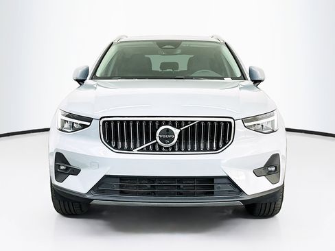 Used 2025 Volvo XC40 B5 Plus image 2