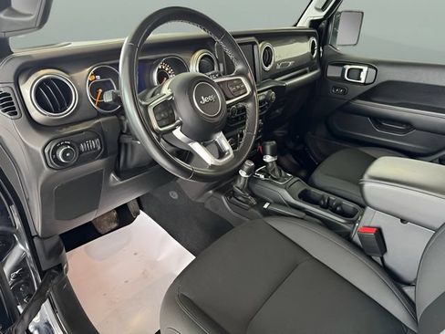 Used 2021 Jeep Wrangler Unlimited Sahara w/ Uconnect 4C Nav & Sound Group AWD/4WD image 8