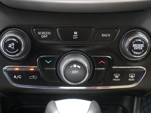 Used 2015 Jeep Cherokee Sport w/ Cold Weather Group AWD/4WD image 18