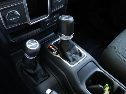 Used 2022 Jeep Wrangler Sport image 19