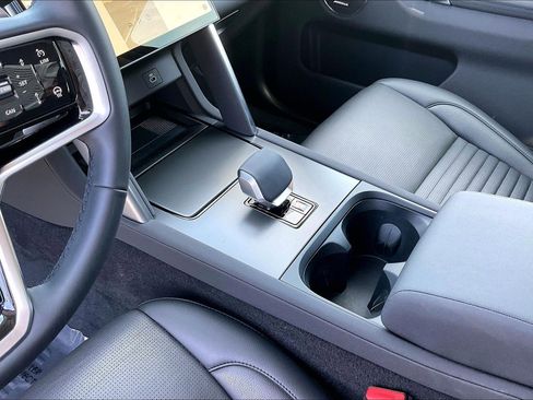 Used 2025 Land Rover Discovery Sport S image 16