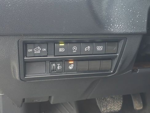 Used 2022 Toyota Tundra SR5 w/ SR5 Premium Package image 25