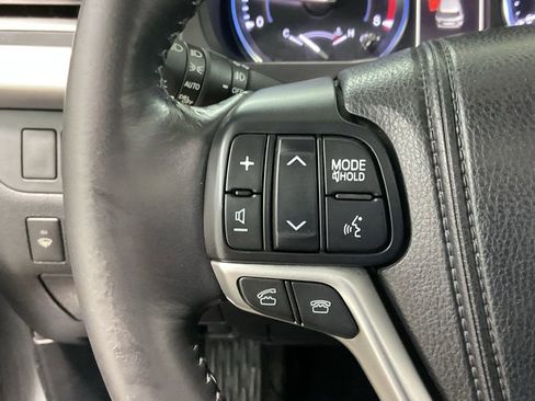 Used 2014 Toyota Highlander XLE image 10