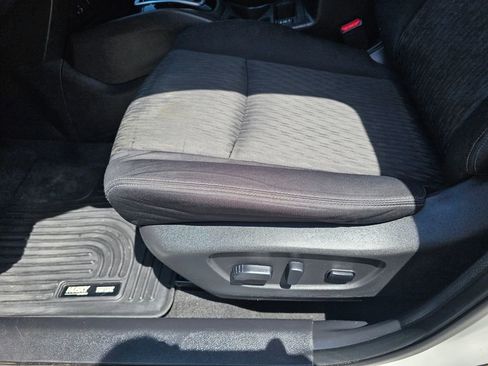 Used 2018 Nissan Rogue SV AWD/4WD image 14