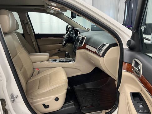 Used 2012 Jeep Grand Cherokee Limited w/ Trailer Tow Group IV AWD/4WD image 11