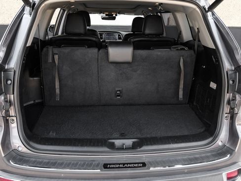 Used 2017 Toyota Highlander Limited Platinum FWD image 51
