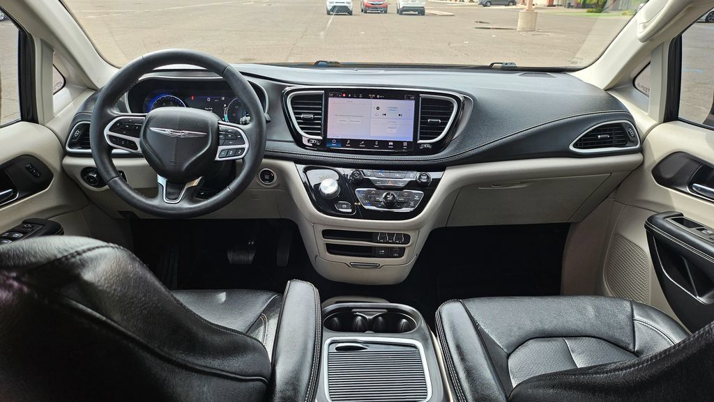 Used 2022 Chrysler Pacifica Touring-L FWD image 31