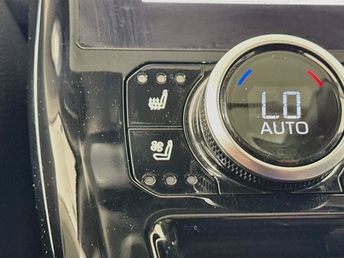 Certified 2025 Toyota Highlander Platinum AWD/4WD image 18