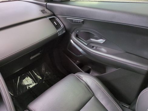 Used 2019 Jaguar E-PACE R-Dynamic HSE image 17