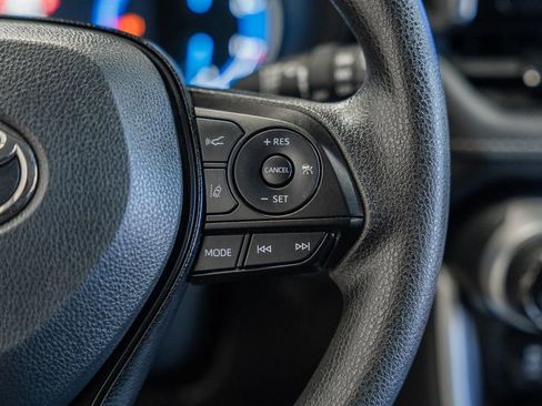 Used 2025 Toyota RAV4 XLE image 23