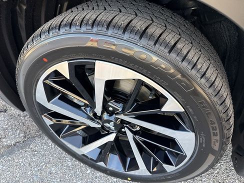 New 2025 Mitsubishi Outlander SE image 10