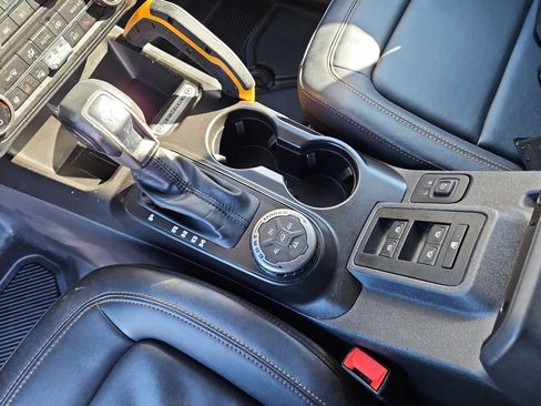 Used 2022 Ford Bronco Badlands image 9