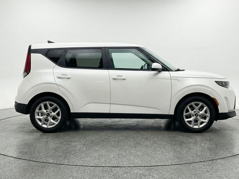 Used 2025 Kia Soul LX w/ LX Technology Package FWD image 11