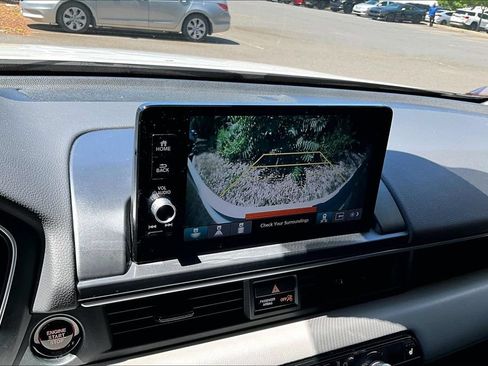 Certified 2024 Honda Pilot Touring image 9
