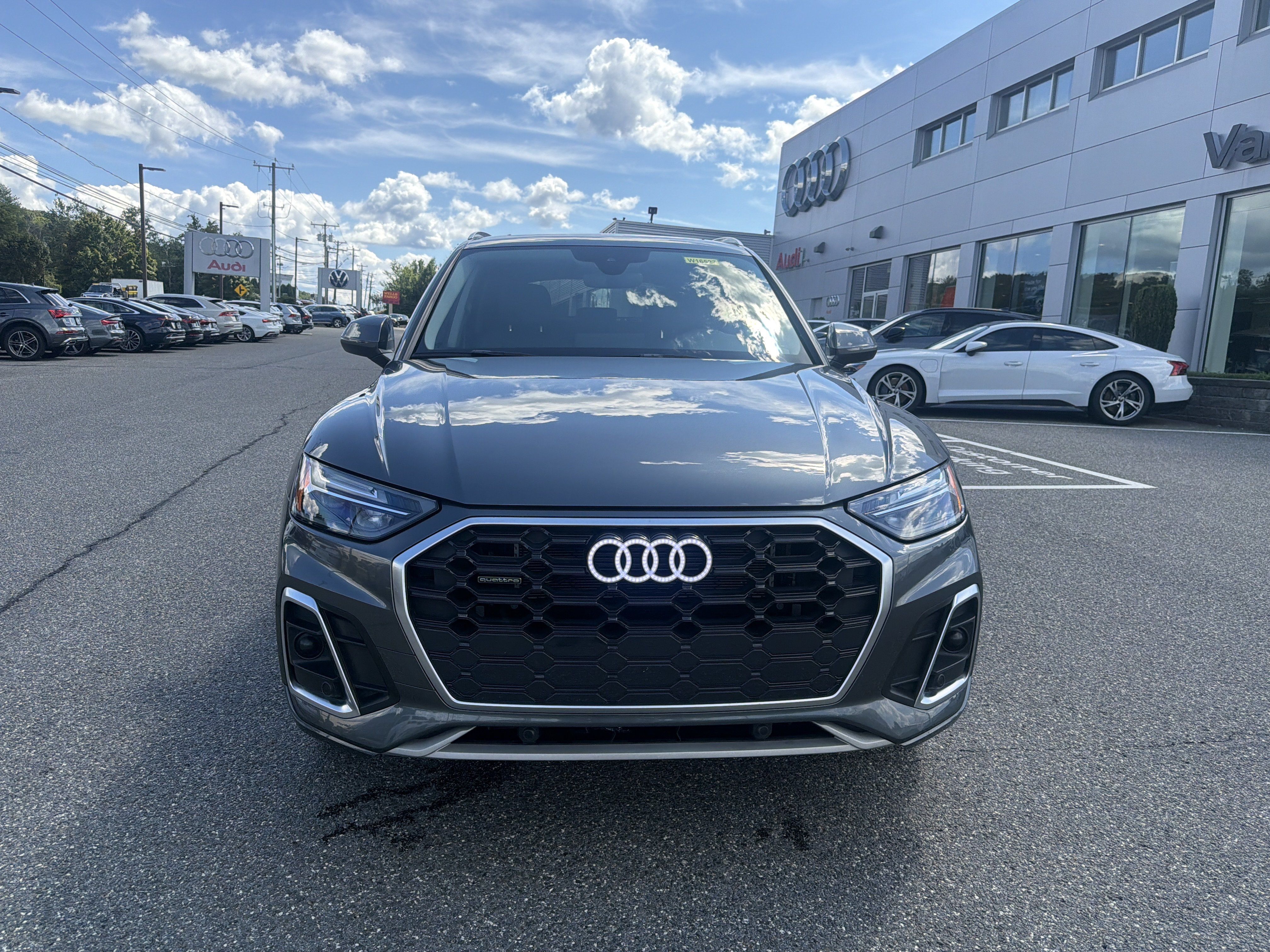Certified 2024 Audi Q5 e Premium w/ Convenience Package AWD/4WD image 2