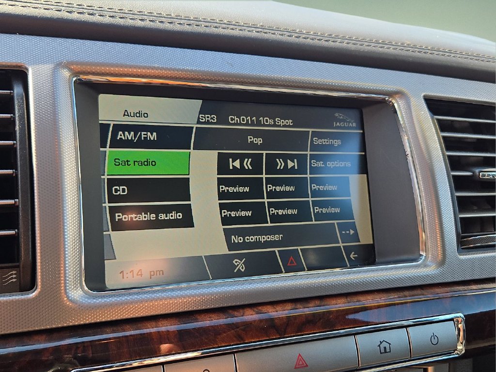 Used 2011 Jaguar XF Premium RWD image 17