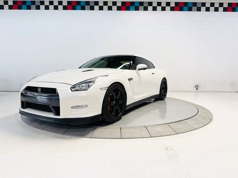 Used 2014 Nissan GT-R Black Edition AWD/4WD image 11