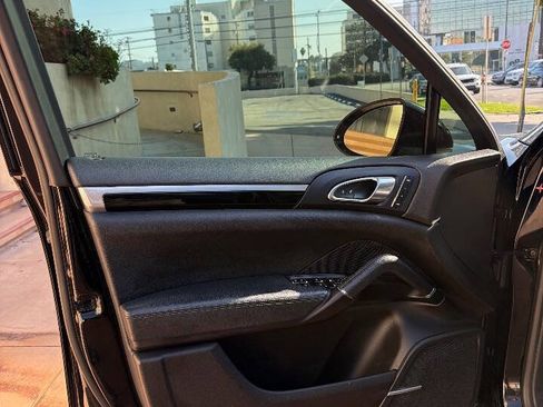 Used 2018 Porsche Cayenne Platinum Edition image 26