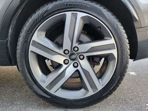 Used 2023 Land Rover Discovery Metropolitan Edition image 26