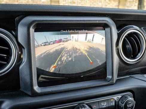 Used 2021 Jeep Wrangler Unlimited Sahara image 41