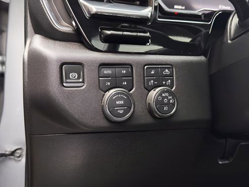 Used 2025 Chevrolet Silverado 2500 LTZ w/ LTZ Plus Package image 17