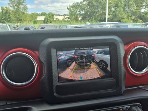 Used 2021 Jeep Wrangler Unlimited Rubicon w/ Xtreme Recon 35" Tire Package image 15