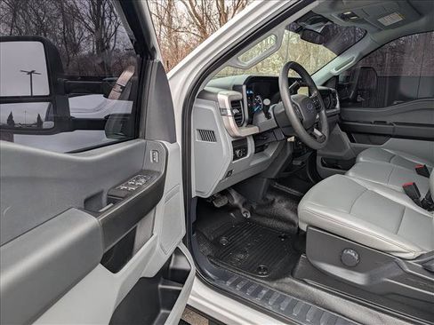 Used 2024 Ford F350 XL w/ XL Chrome Package image 23
