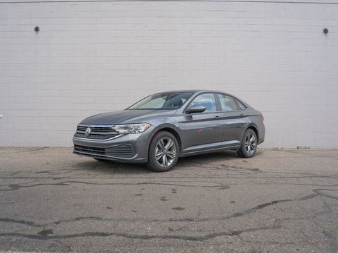 Used 2024 Volkswagen Jetta SE FWD image 1